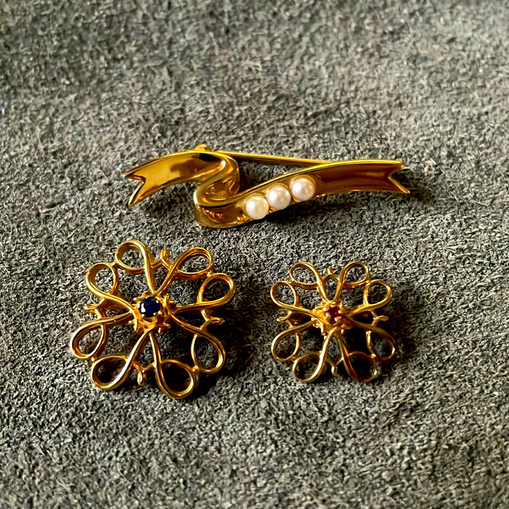 Avon Brooch Bundle